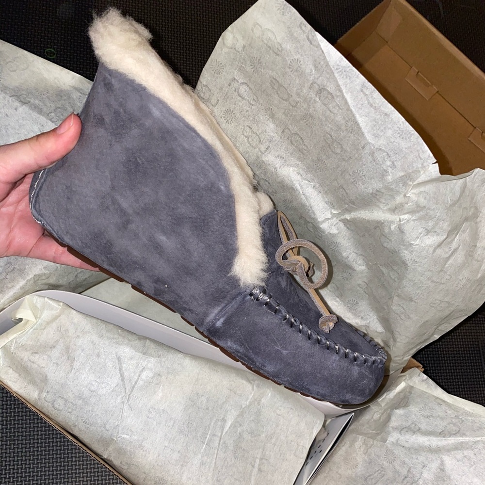 Alena Uggs slippers